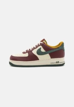 Nike Sportswear AIR FORCE 1 ’07 LV8 - Trainers - Coconut Milk/vintage Green/dark Team Red/bronzine