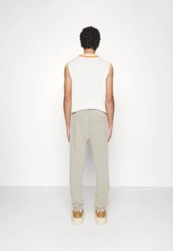 Hugo Dorez - Tracksuit Bottoms - Open Brown -Zalando UK-Outlet 613e577c354b4f39ab1d010c745881f0