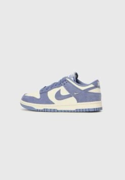 Nike Sportswear DUNK LOW - Trainers - Sail/red Sepia/metallic Gold-coloured -Zalando UK-Outlet 65ef04b59dec4c09b1106c3218eb8d47