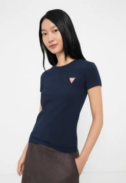 Guess MINI TRIANGLE TEE - Basic T-shirt - Suiting Blue 9 Guess MINI TRIANGLE TEE - Basic T-shirt - Suiting Blue -Zalando UK-Outlet 690f410cf5554d61b434ac6921a4a6a0