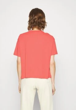 Champion Crewneck - Print T-Shirt - Apricot 7 Champion Crewneck - Print T-Shirt - Apricot -Zalando UK-Outlet 6ae5fcfed9754cfdb82fd9b41294c0e0