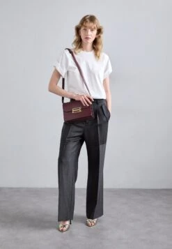 Victoria Beckham DORIAN BAG - Handbag - Burgundy -Zalando UK-Outlet 6c247a45ad0f44a684b14c857f7f914e