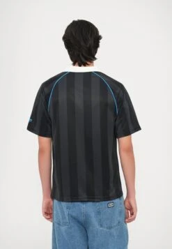 Reebok Classic STREET FOOTBALL - Print T-shirt - Black -Zalando UK-Outlet 73e2ca2cb29343a2b8be2afd315f50ff