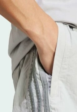 Adidas Originals SPRINTER - Shorts - Grey Two Grey Three 22 Adidas Originals SPRINTER - Shorts - Grey Two Grey Three -Zalando UK-Outlet 74f0c21cffd14f8c9c26c37d6f841554