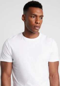 Pier One 3 Pack - Basic T-Shirt - White -Zalando UK-Outlet 77bddf1a33de40f587ea6787d7d4b639