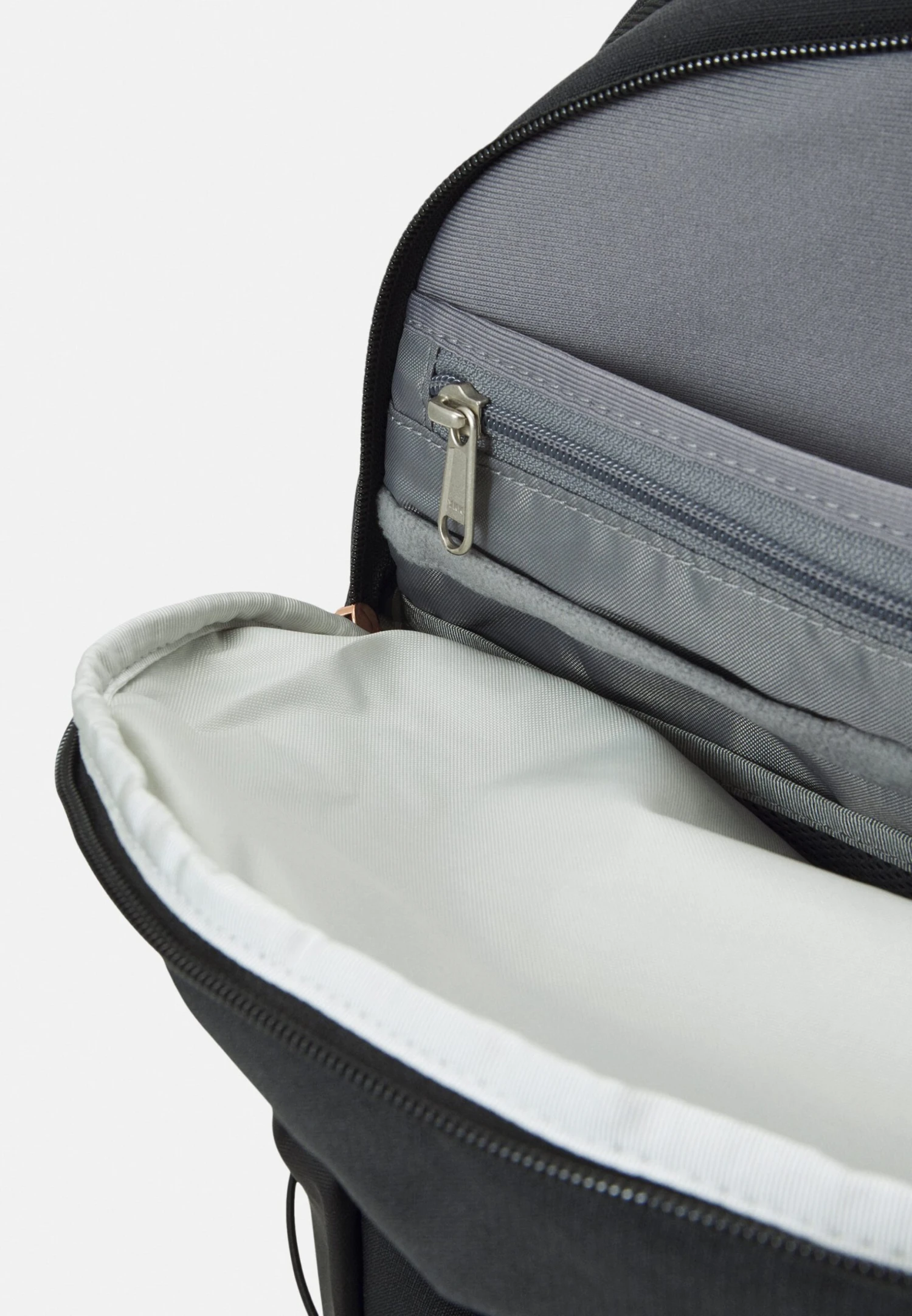 The North Face Borealis - Rucksack - Black Heather/Burnt Coral Metallic 4 The North Face Borealis - Rucksack - Black Heather/Burnt Coral Metallic - Image 4