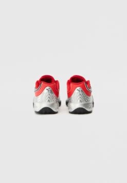Puma V1PER GOALGETTER UNISEX - Trainers - Silver Coloured/for All Time Red -Zalando UK-Outlet 79d43c18f39045a9be5611b431d05b8f
