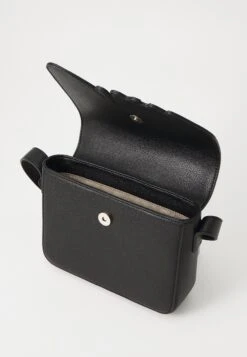 Guess CROSSBODY FLAP BAG UNISEX - Cross Body Bag - Jet Black -Zalando UK-Outlet 7bc9e2f073eb474e9c58fc2bff3c220c