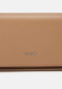 Calvin Klein Archival Chain Shoulder Bag - Across Body Bag - Safari 7 Calvin Klein Archival Chain Shoulder Bag - Across Body Bag - Safari -Zalando UK-Outlet 7be9cce8c70d4e52b3e22fd2b45d9b96