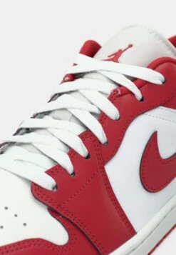 AIR JORDAN 1 - Trainers - Summit White/varsity Red -Zalando UK-Outlet 7c927d1ee9494efb9edf3409eb2e4226