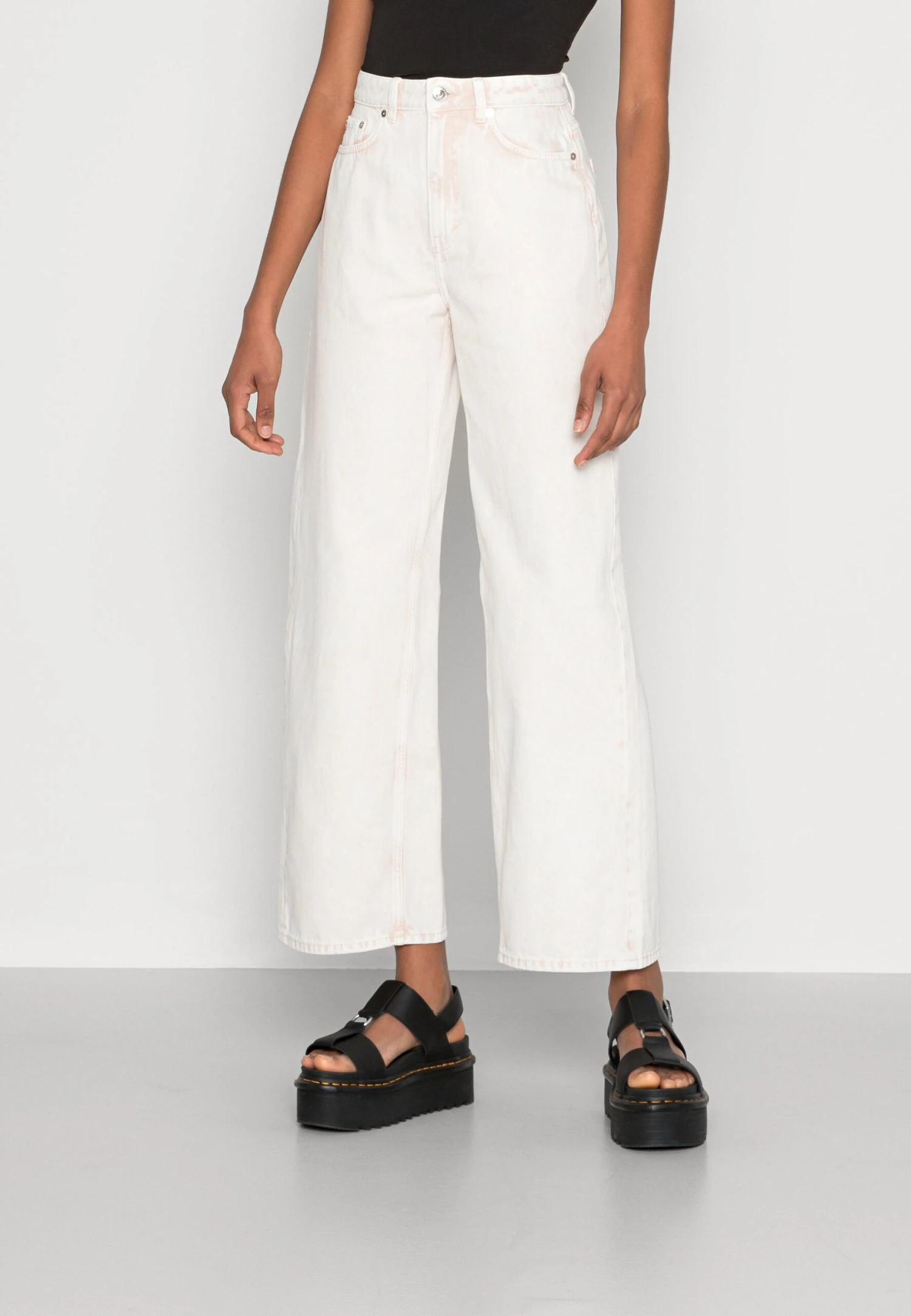 WEEKDAY Denver Twill Trousers - Flared Jeans - Off White Wash Treatment 1 WEEKDAY Denver Twill Trousers - Flared Jeans - Off White Wash Treatment