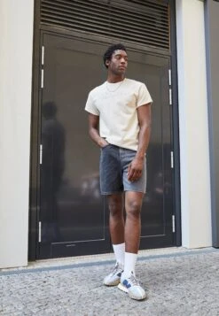 PRIMITIVE Nuevo Tonal Tee - Print T-Shirt - Sand