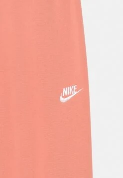Nike Sportswear Club Pant- Tracksuit Bottoms - Madder Root -Zalando UK-Outlet 84146e8b96c440889f813def6ee10f75