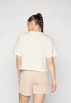 Champion CREWNECK - Print T-shirt - Off-white -Zalando UK-Outlet 8591e0e986c949a4bb9a3e628b442b6f