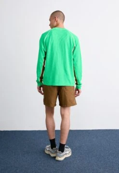 Nike Sportswear CLUB FLOW - Shorts - Mosswood Brown -Zalando UK-Outlet 85afaf4da2a94ed4a79d39ff0e9d82f3