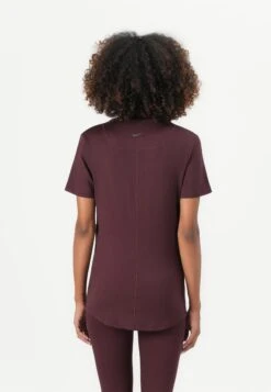 Nike Performance ONE - Sports T-shirt - Burgundy Crush 13 Nike Performance ONE - Sports T-shirt - Burgundy Crush -Zalando UK-Outlet 8662718bdb7f440ab188c914279fe719