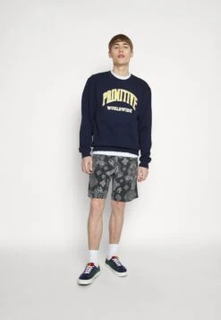 PRIMITIVE Collegiate Worldwide Crewneck - Sweatshirt - Navy -Zalando UK-Outlet 8746335df86f496980f9d43e9f9e094f
