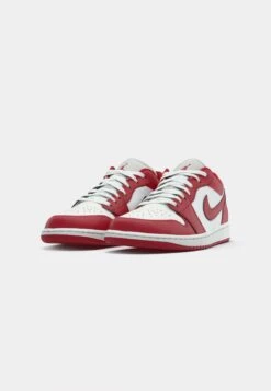 AIR JORDAN 1 - Trainers - Summit White/varsity Red -Zalando UK-Outlet 896d5fd363454a319739c1584db49487