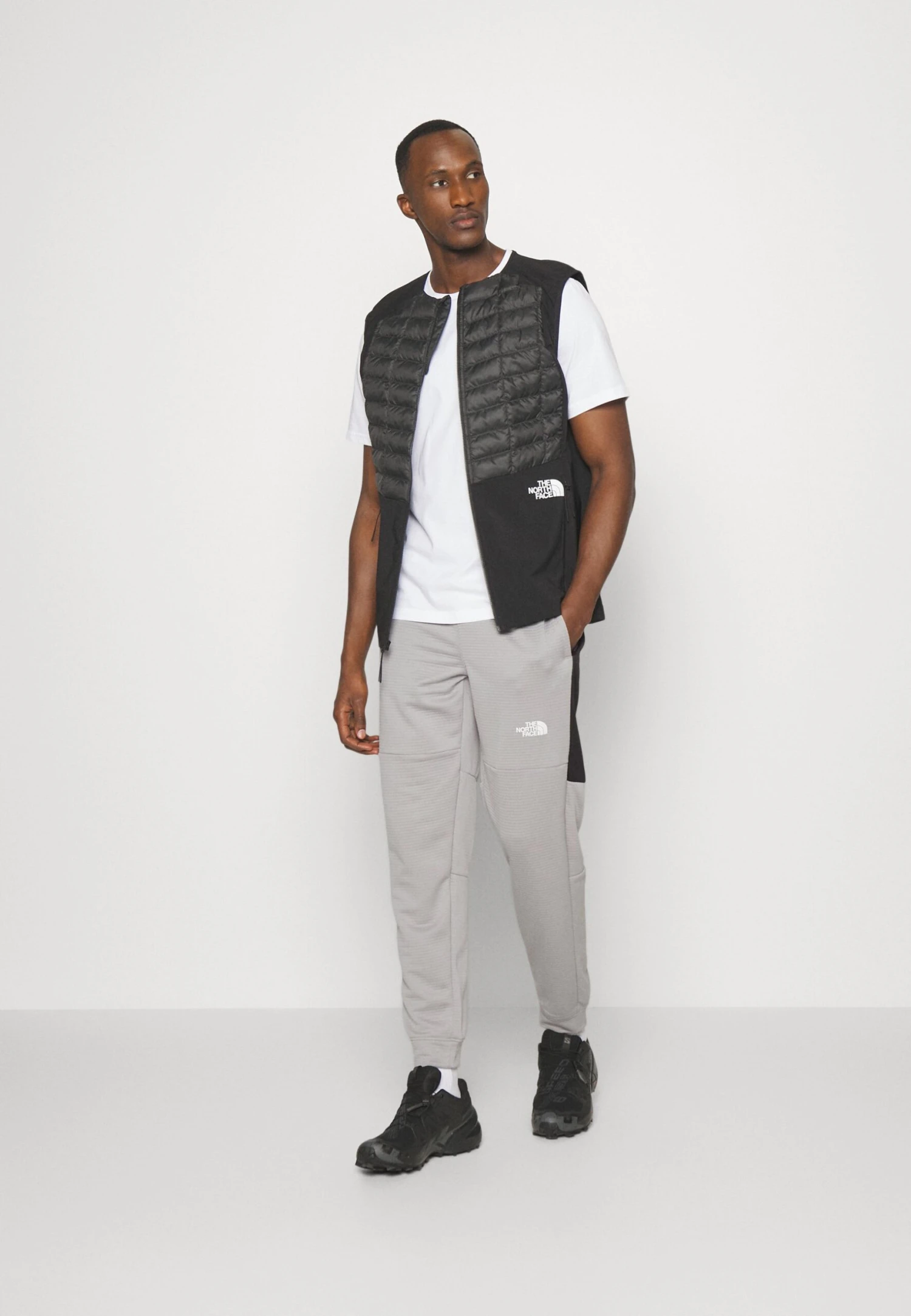 The North Face Pant - Tracksuit Bottoms - Meld Grey/Black 2 The North Face Pant - Tracksuit Bottoms - Meld Grey/Black - Image 2