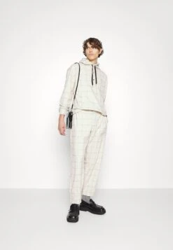 Henrik Vibskov Hoodie- Sweatshirt - Beige/Black 11 Henrik Vibskov Hoodie- Sweatshirt - Beige/Black -Zalando UK-Outlet 8cc2c1d0a9044b40a9cd594121d452ff