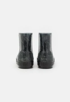 Ugg Drizlita Graphic Monogram - Wellies - Black 9 Ugg Drizlita Graphic Monogram - Wellies - Black -Zalando UK-Outlet 8d75f52097804bebb4ce7f213fd91dcd