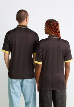 UMBRO BOXY FOOTBALL UNISEX - Polo Shirt - Ganache/cream Gold-coloured/brilliant White -Zalando UK-Outlet 8d8c2baba2d64a3e8500ea3f6ff822c5