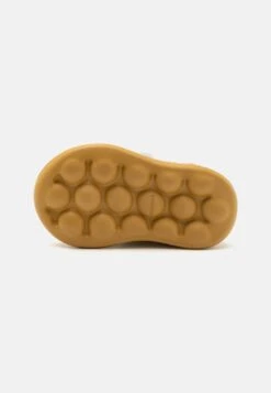 ADIDAS PERFORMANCE STAR WARS GRAND COURT 2.0 KIDS - Road Running Shoes - Footwear White/gold Metallic/preloved Bronze -Zalando UK-Outlet 8f1efbab027d4082af89d9ae54cf6b21