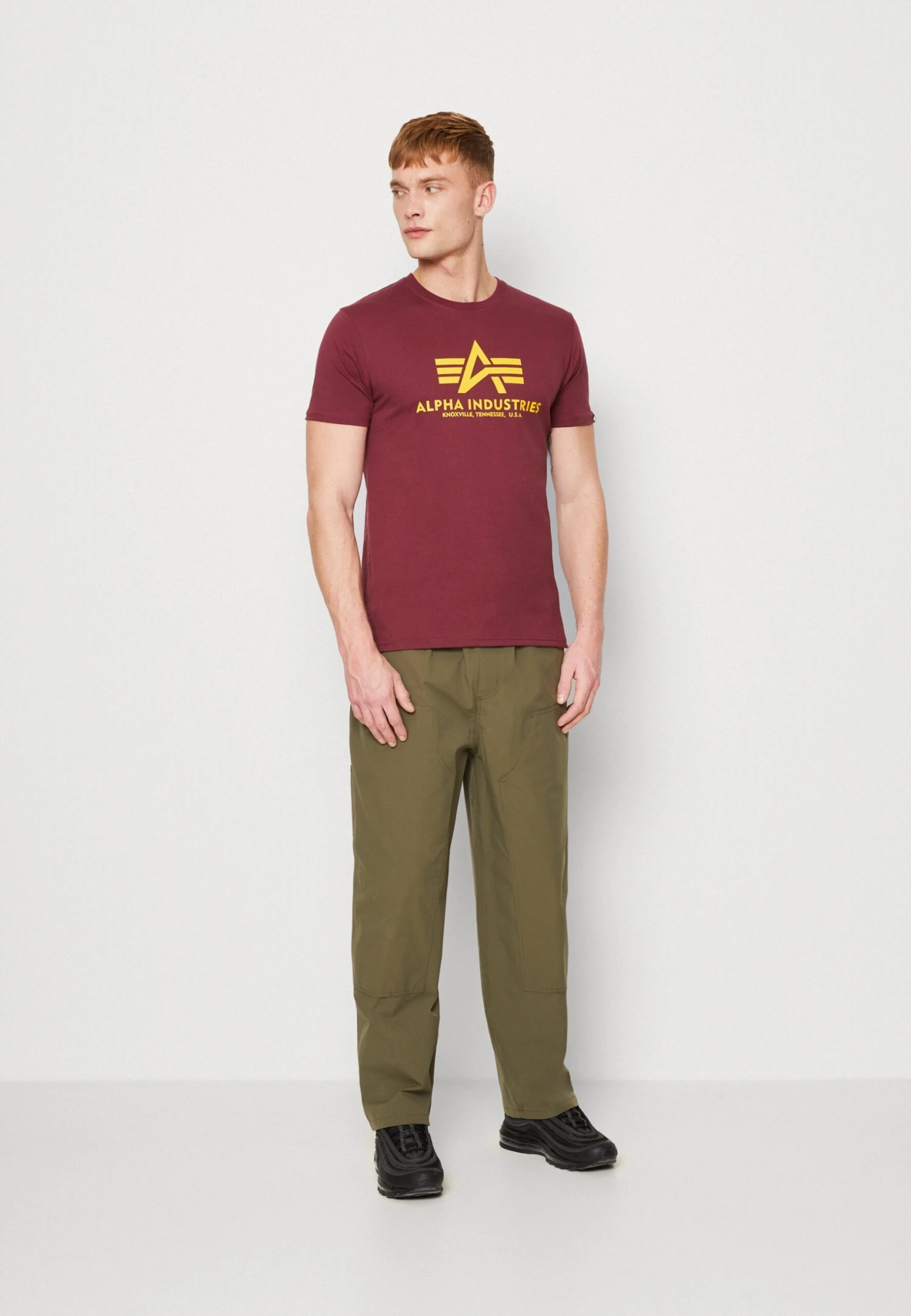 Alpha Industries Print T-shirt - Olive/burgundy 1 Alpha Industries Print T-shirt - Olive/burgundy