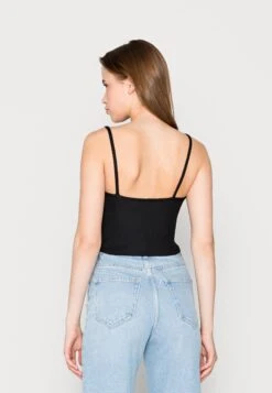 Pieces Pcvito Strap Crop 2 Pack - Top - Holly Green/Black -Zalando UK-Outlet 9412c78361a5410280579dda5057cde6