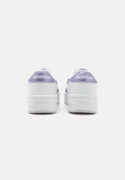 Reebok Classic COURT ADVANCE SURGE UNISEX - Trainers - Footwear White/metalic Purple/digital Gleam -Zalando UK-Outlet 964e1bd96380460b89721158026f7ccc