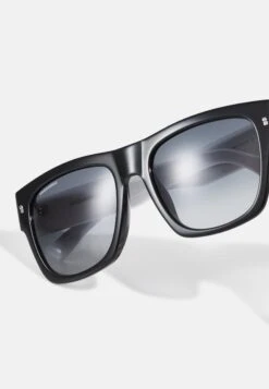DSQUARED2 Sunglasses - Blck Whte 9 DSQUARED2 Sunglasses - Blck Whte -Zalando UK-Outlet 9a0dc4223ce34909adfa4818b2a74e5b