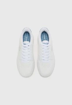 Lacoste JUNIOR UNISEX - Trainers - White/blue -Zalando UK-Outlet 9a50520c55994bf1b41332ae2179f4bb