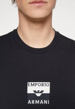 Emporio Armani Print T-Shirt - Blu Navy -Zalando UK-Outlet 9ba18c46b7ef42acb5fd8423416e089f