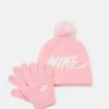 Nike Sportswear Pom Beanie Glove Set - Gloves - Pink