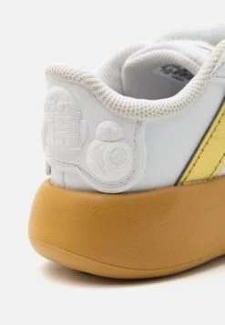 ADIDAS PERFORMANCE STAR WARS GRAND COURT 2.0 KIDS - Road Running Shoes - Footwear White/gold Metallic/preloved Bronze -Zalando UK-Outlet a001ff771ab846babca4652a38aa704a