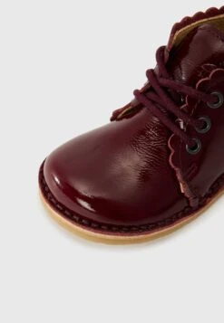 SCALLOP UNISEX - Lace-ups - Burgandy -Zalando UK-Outlet a26d1baf509c40b7861a6eb015d949b9