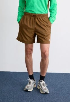 Nike Sportswear CLUB FLOW - Shorts - Mosswood Brown