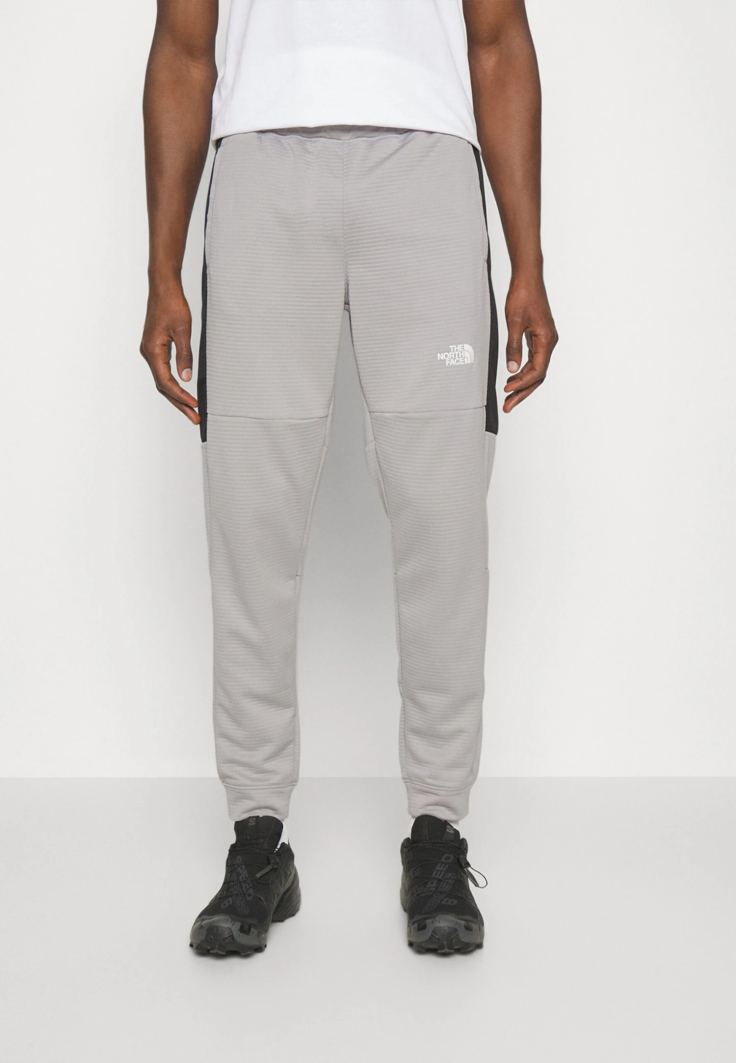 The North Face Pant - Tracksuit Bottoms - Meld Grey/Black 1 The North Face Pant - Tracksuit Bottoms - Meld Grey/Black