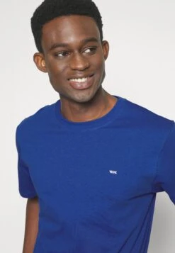 Wood Wood Sami Classic - Basic T-Shirt - Royal Blue -Zalando UK-Outlet a89719a2cc2942358730d036a21537d0