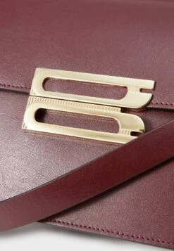 Victoria Beckham DORIAN BAG - Handbag - Burgundy -Zalando UK-Outlet ac521a1534b54734b13eb6e5032df3f1