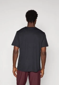 Nike Performance WINTER MILER TOP - Sports T-shirt - Black/reflective Silver-coloured 8 Nike Performance WINTER MILER TOP - Sports T-shirt - Black/reflective Silver-coloured -Zalando UK-Outlet ace3fbf5d75f4ffdba8a368959abbc53