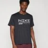 Nike Performance WINTER MILER TOP - Sports T-shirt - Black/reflective Silver-coloured