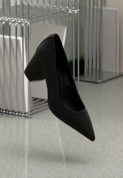 Hugo DEVANY - Classic Heels - Black