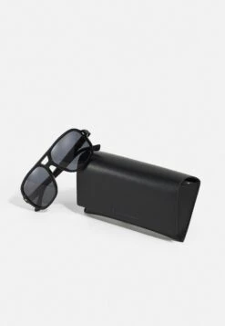 DSQUARED2 Sunglasses - Black -Zalando UK-Outlet bc7c92c1afd34f56b6ab111417a4acf5