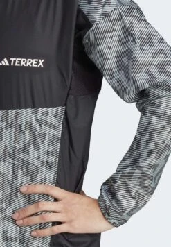 ADIDAS PERFORMANCE Trail- Windbreaker - Silver Black -Zalando UK-Outlet bc7f0359aa8d412fbf88244cc8e46a91