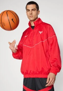 Nike Performance CHICAGO BULLS CLUB ANORAK - Training Jacket - University Red/sail -Zalando UK-Outlet bed1a7ebf12f4a48bbdf27517acfaaac