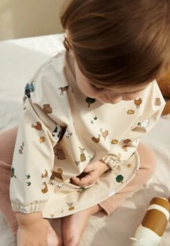 Liewood MERLE CAPE BIB UNISEX - Bib - Farm / Sandy