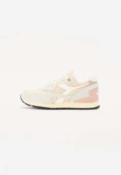 Diadora N92 ADVANCE UNISEX - Trainers - Cabernet -Zalando UK-Outlet c6adebebbab1447386bd393f24769753