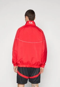 Nike Performance CHICAGO BULLS CLUB ANORAK - Training Jacket - University Red/sail -Zalando UK-Outlet c715e783abe64d6fab1e9f8c5633d4ac