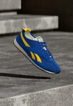 Reebok Classic R400 UNISEX - Trainers - Upgrade Green/golden-coloured Haze/chalk -Zalando UK-Outlet c7183e498bdc4336ad797a0c2f2f35dc